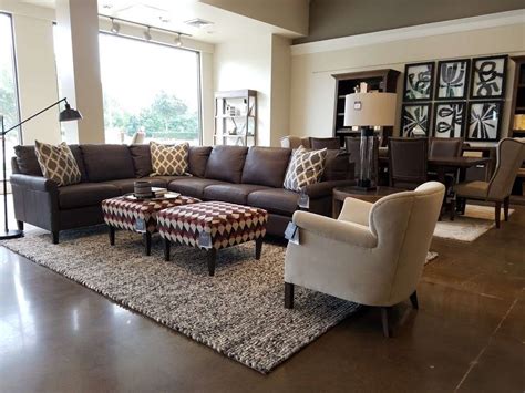 Bassett Furniture & Home Décor .